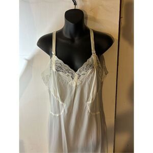 Barbizon Nylon slip gown size 6 (M?) vintage